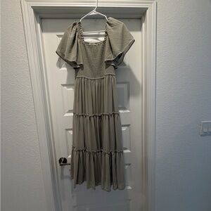 Ivy City Co Sage Midi Dress